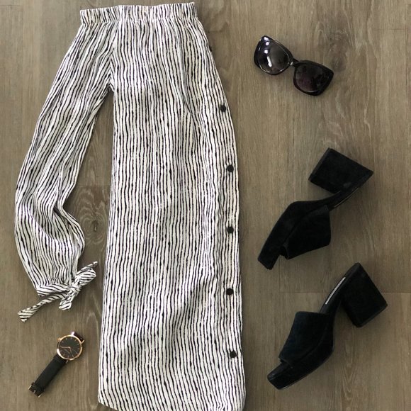 Lulus Tops - Off The Shoulder Blouse